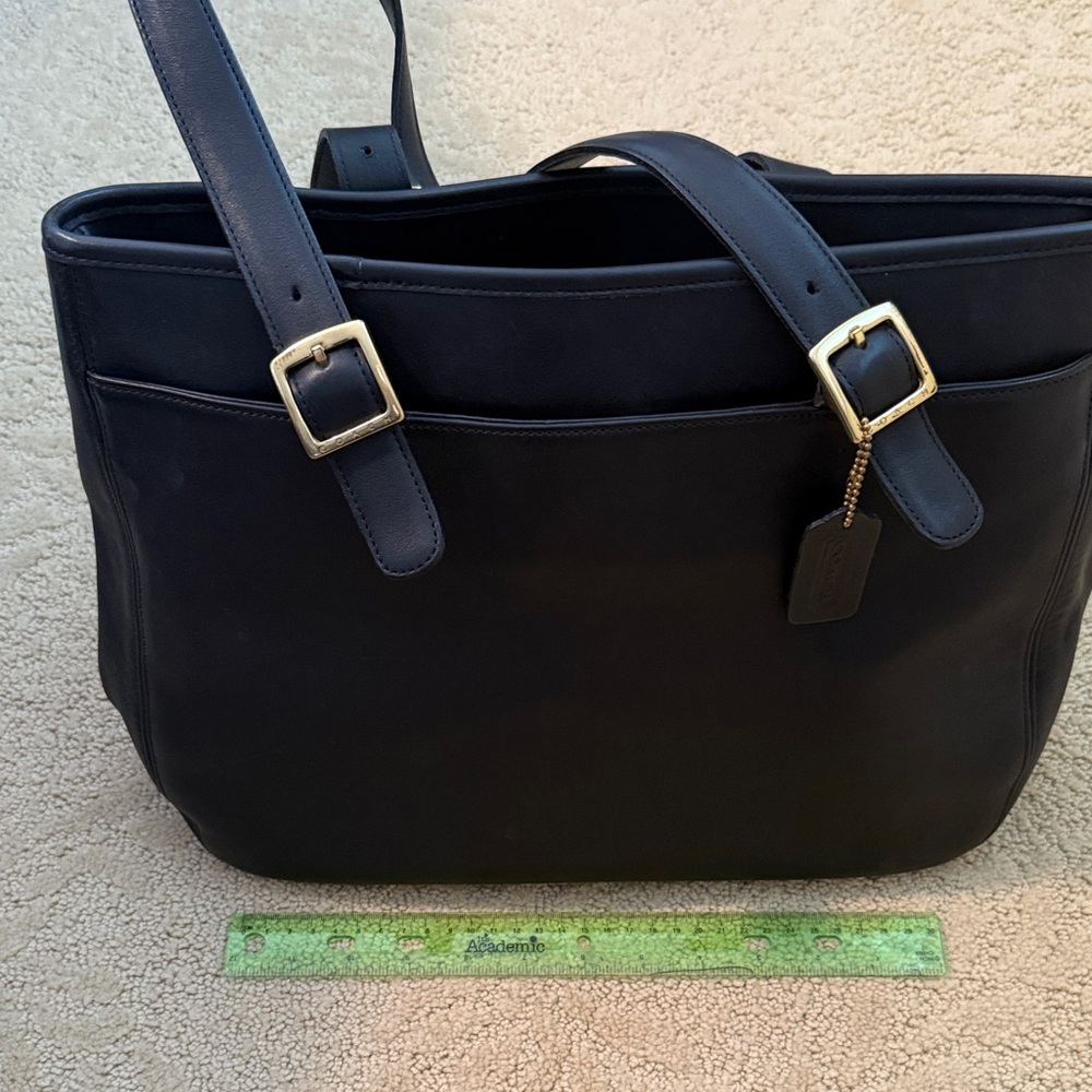 Vintage Coach Black Large Leather Shoulder Bag with Gold Accents, Made in USA - Picture 10 of 11